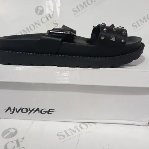 BOXED PAIR OF AJVOYAGE OPEN TOE LOW PLATFORM SANDALS IN BLACK W. STUDS SIZE 7