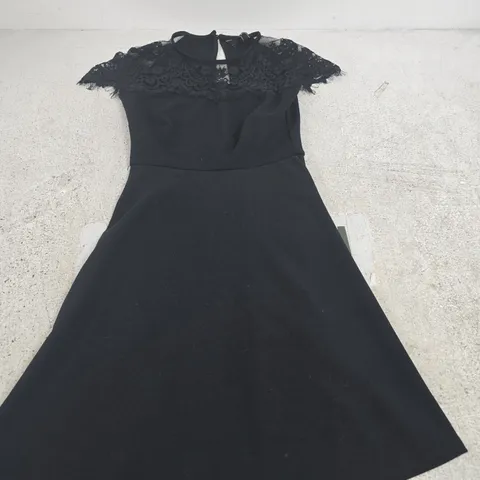 LIPSY LONDON BLACK LACE-TOP EVENING DRESS – UK 4