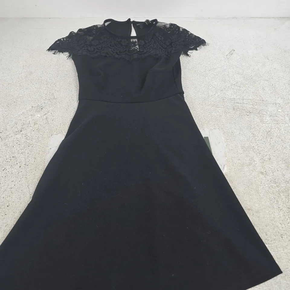 LIPSY LONDON BLACK LACE-TOP EVENING DRESS – UK 4