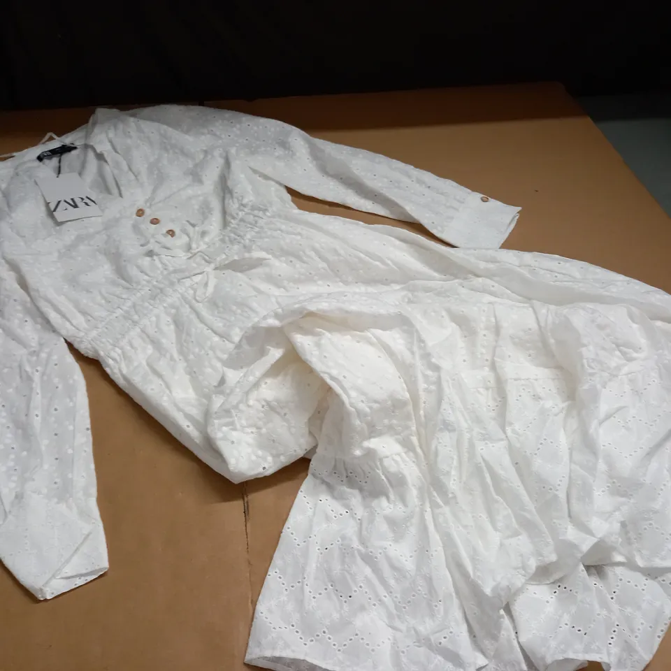 ZARA WHITE FLORAL EMBROIDERED LONG SLEEVE DRESS - EUR S