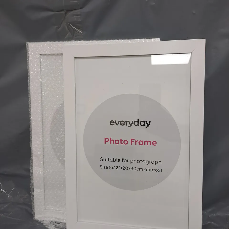 SET OF 2 PHOTO FRAMES - WHITE (8X12")