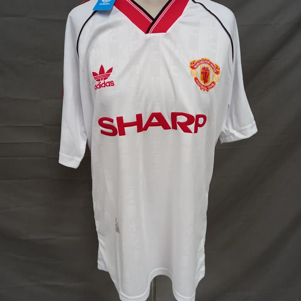 ADIDAS MUFC FOOTBALL JERSEY IN WHITE SIZE L