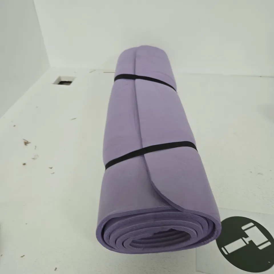 BOX OF APPROXIMATELY 15 ASSORTED ITEMS TO INCLUDE: YOGA MAT