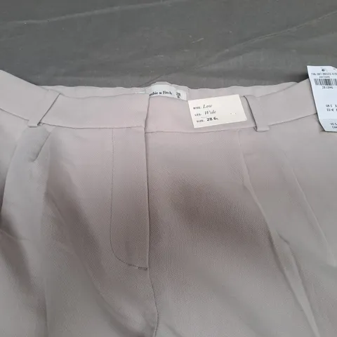 ABERCROMBIE & FITCH TROUSERS IN GREY SIZE UK 65
