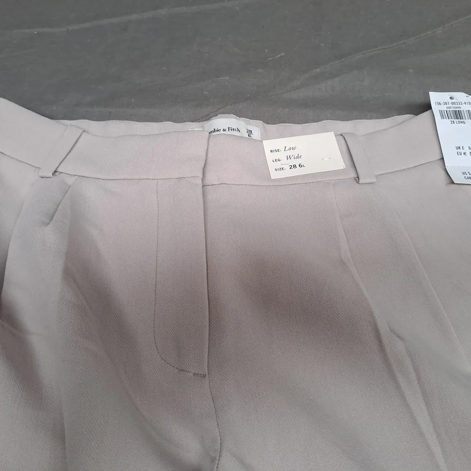ABERCROMBIE & FITCH TROUSERS IN GREY SIZE UK 65