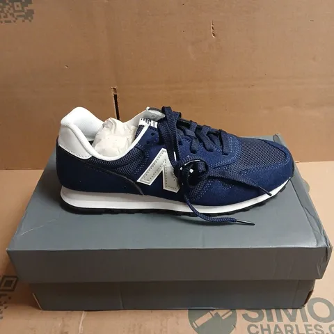 NEW BALANCE NAVY TRAINERS – BOXED SIZE UK 8
