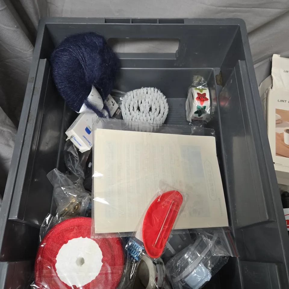 APPROXIMATELY 15 ASSORTED DIY & HOUSEHOLD ACCESSORIES PACK – ADHESIVES, LINT REMOVER, HIP FLASK, BRUSHES & TAPES