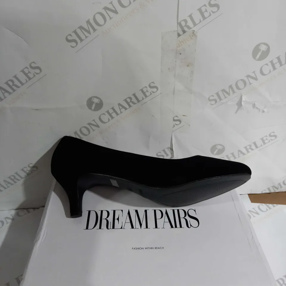 BOXED PAIR OF DREAM PAIRS LUVLY UK 10 BLACK HEELS 