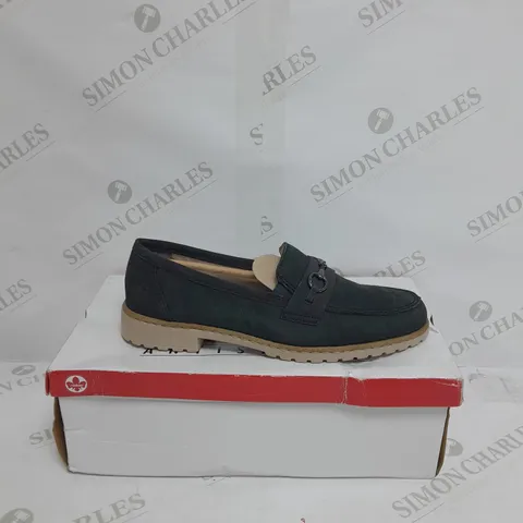 UNBOXED PAIR OF REIKER SNAFF WAFER NAVY SIZE 8 