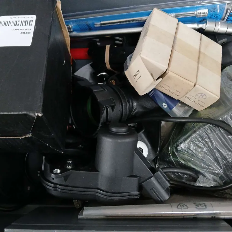 APPROXIMATELY 12 ASSORTED VEHICLE PARTS & ACCESORIES TO INCLUDE CONTI RACE TUBE, KMC X10SL HOLLOW PINS AND PLATES, SS675 TIE ROD END, ETC