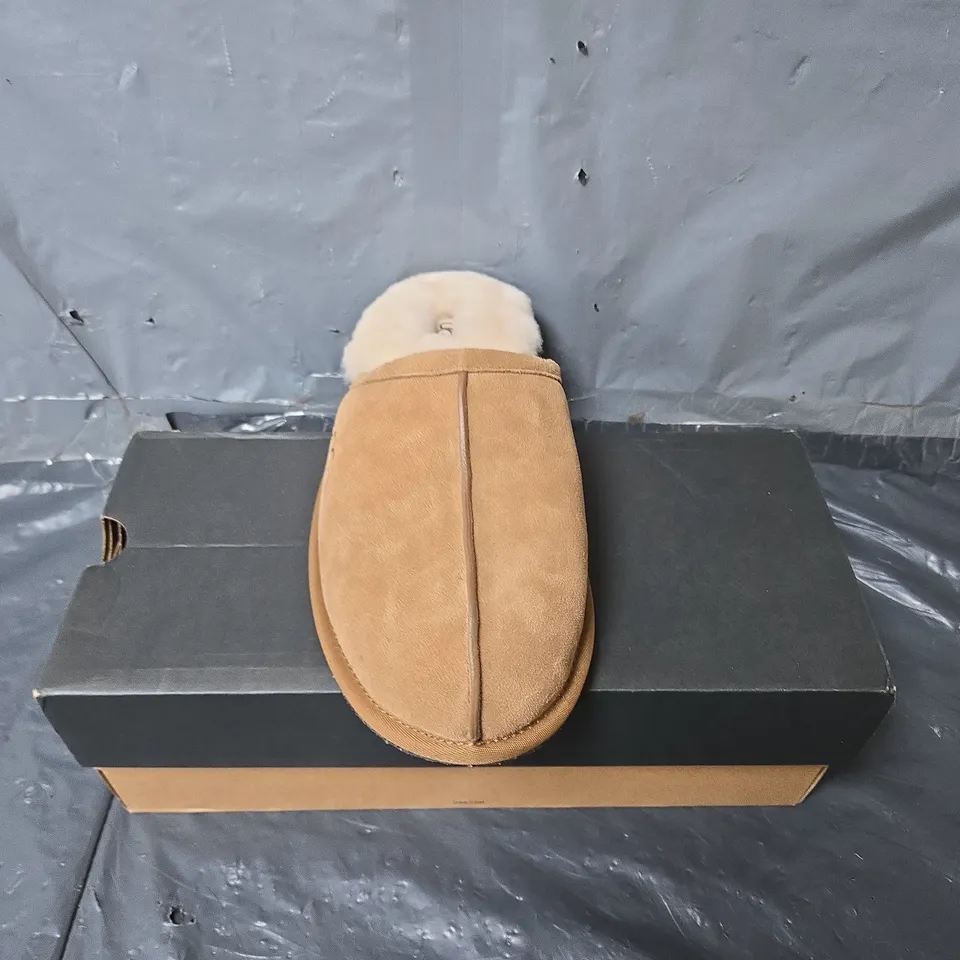 BOXED PAIR OF UGG SCUFF SLIPPERS IN BROWN - UK 10