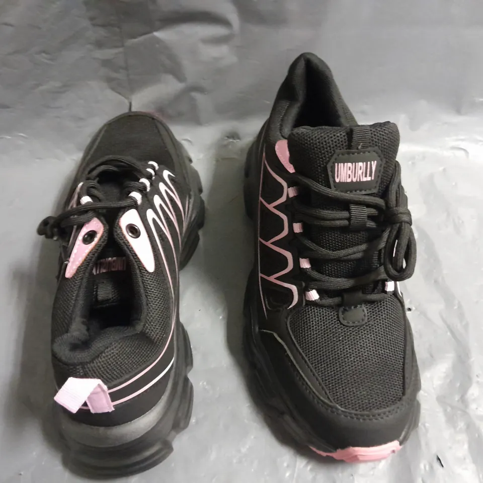 PAIR OF PINK/BLACK SAFETY SHOES - 39