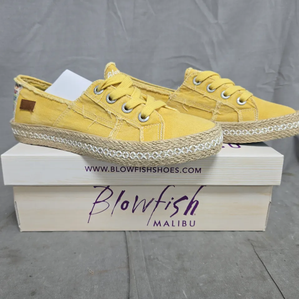 BOXED PAIR OF BLOWFISH BEUNOS SHOES IN BAMBOO SMOKED YELLOW SIZE UK 7