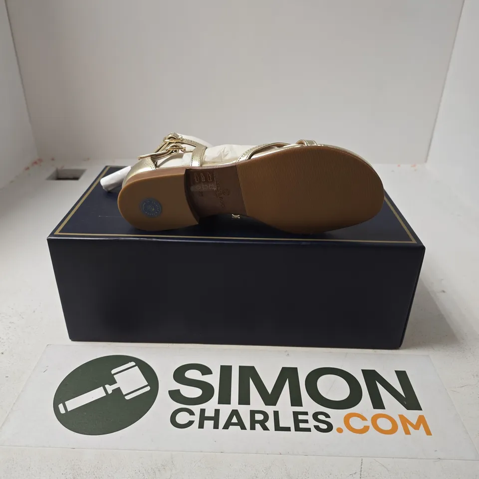 BOXED PAIR OF FAIRFAX & FAVOR WOMENS BRANCASTER SANDALS IN GOLD LEATHER - UK 3