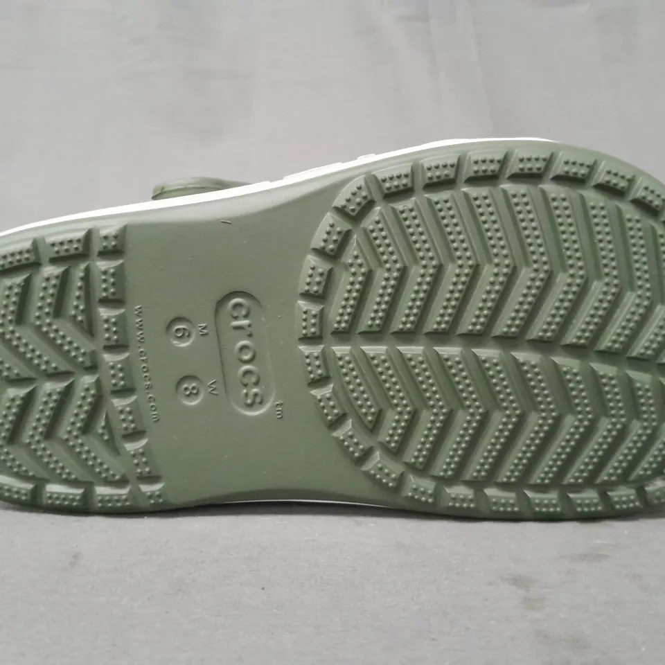 PAIR OF CROCS BAYABAND CLOGS IN GREEN UK SIZE M5/W6