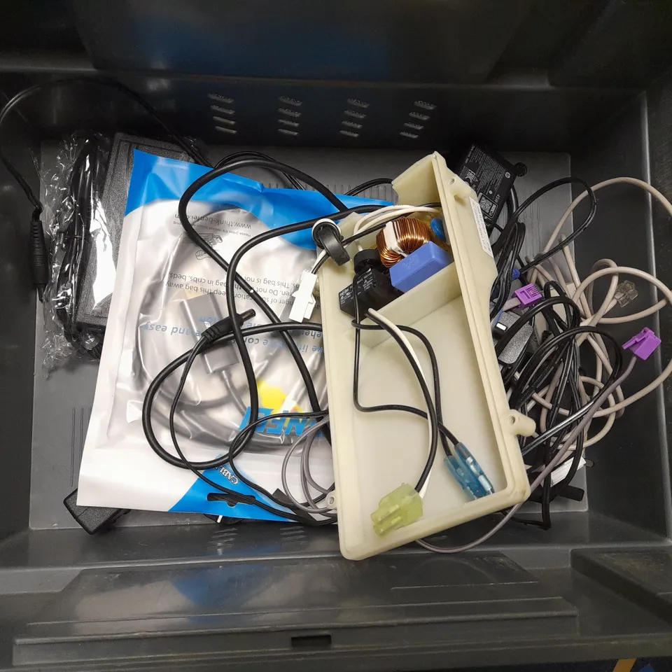 BOX OF APPROX 5 ITEMS TO INCLUDE MOTHERBOARDS AND ASSORTED WIRES AND CABLES