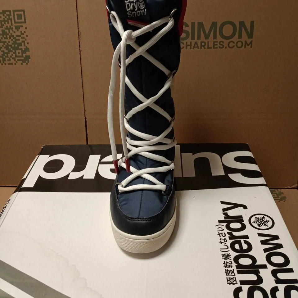 SUPERDRY SNOW BOOTS – NAVY WITH WHITE LACES SIZE 6