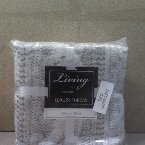 BRAND NEW CASCADE HOME LUXURY THROW - BEIGE/WHITE