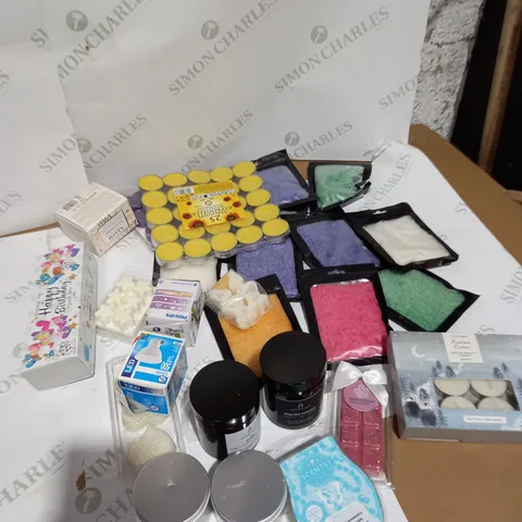 LOT OF ASSORTED CANDLES IN VARIOUS SCENTS