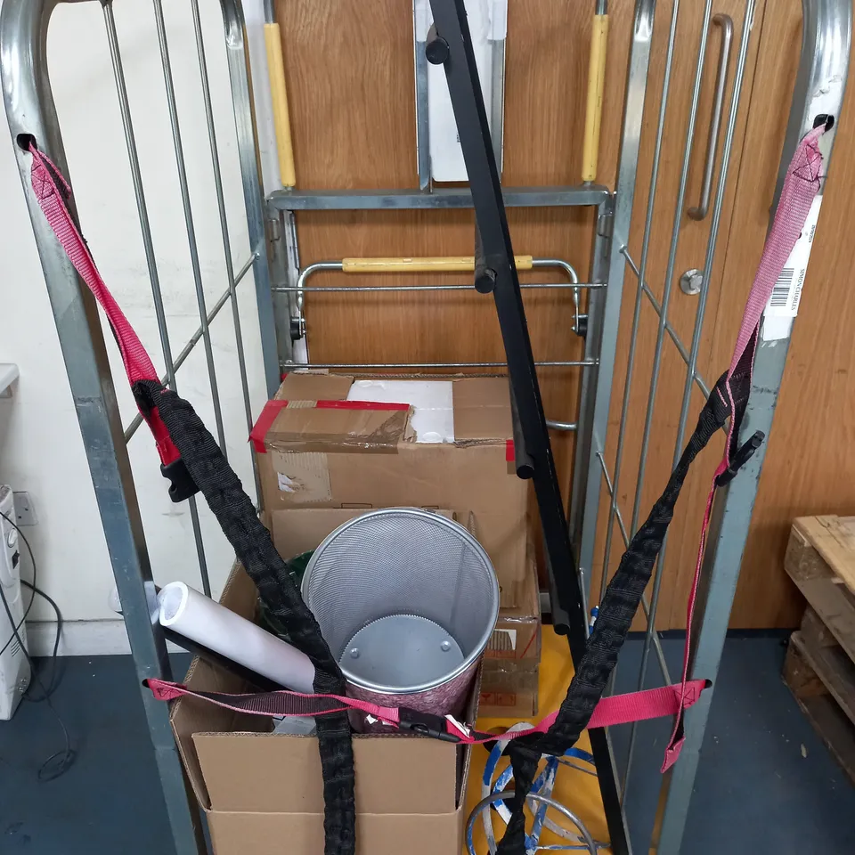 CAGE OF ASSORTED HOUSEHOLD GOODS TO INCLUDE WATERCOLOUR PENCILS, WATERCOLOUR CARD, POSTER DISPLAY ROLL, AND MAGNER IRISH CIDER ICE BUCKET ETC. 