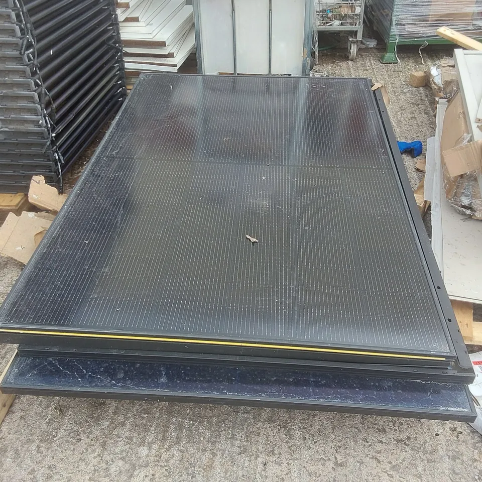 PALLET CONTAINING ASSORTED SOLAR PANELS