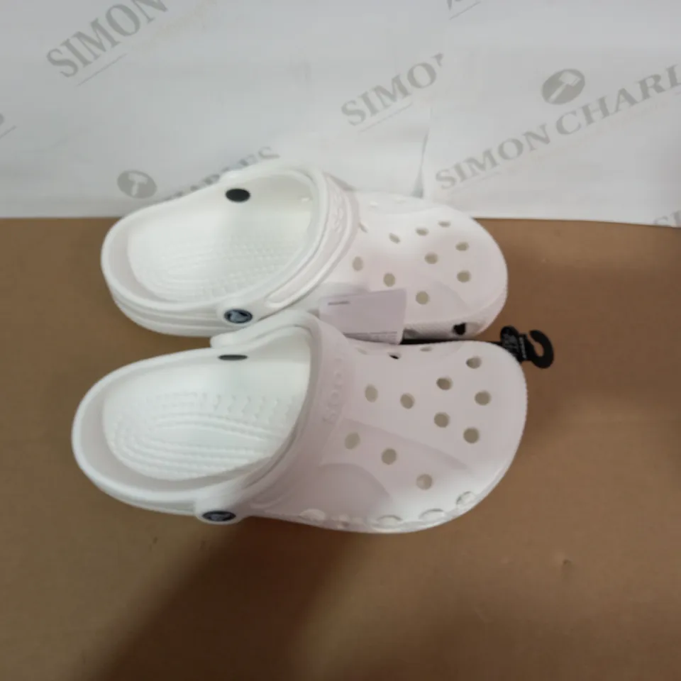 PAIR OF CROCS SIZE W7