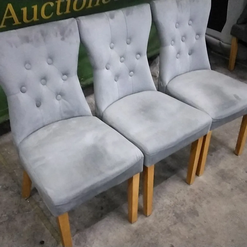 SET OF 3 PLUSH GREY FABRIC BUTTONBACK DINING CHAIRS WITH WOODEN LEGS