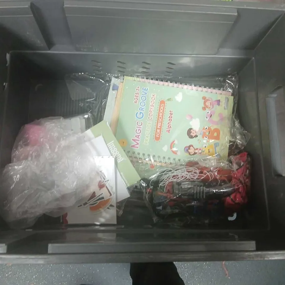 ASSORTED CHILDREN'S STATIONERY, CRAFTS & TOYS IN PLASTIC TUB