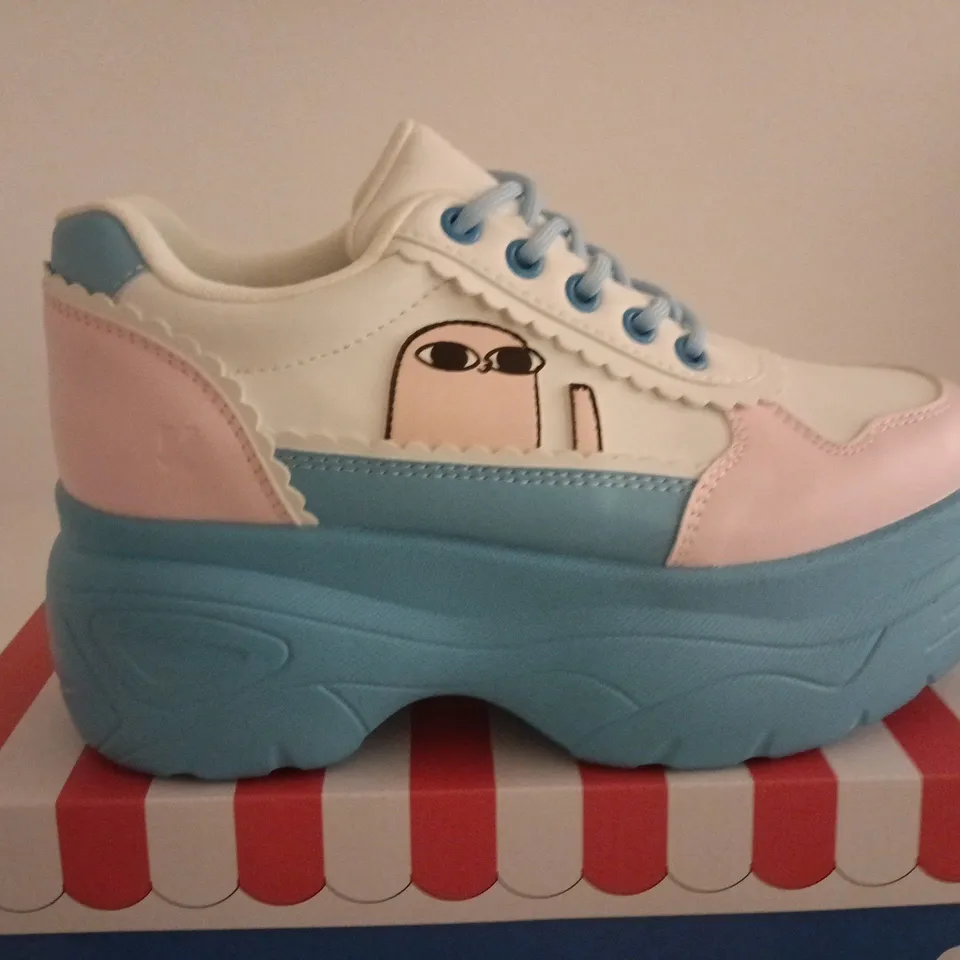 BOXED PAIR OF KETNIPZ X KOI BEAN SAYS HI - TRAINERS - BLUE - SIZE 7