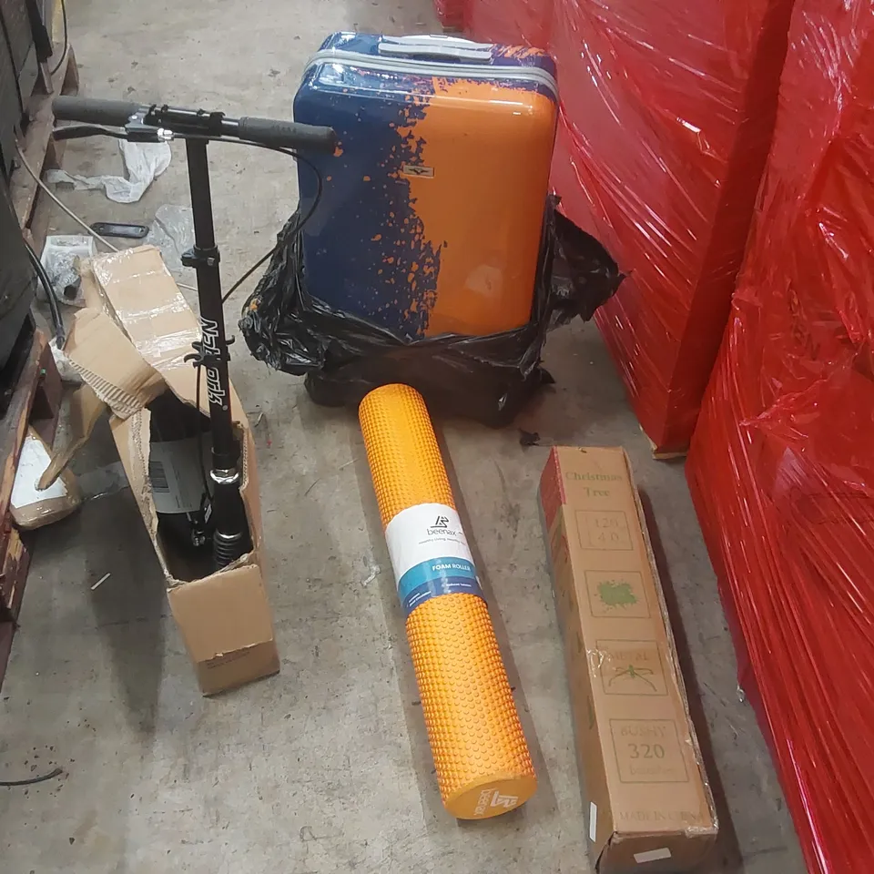 PALLET CONTAINING A LARGE QUANTITY OF ASSORTED ITEMS INCLUDING: SCOOTER, SUITCASE, ARTIFICIAL CHRISTMAS TREE, FOAM ROLLER ECT