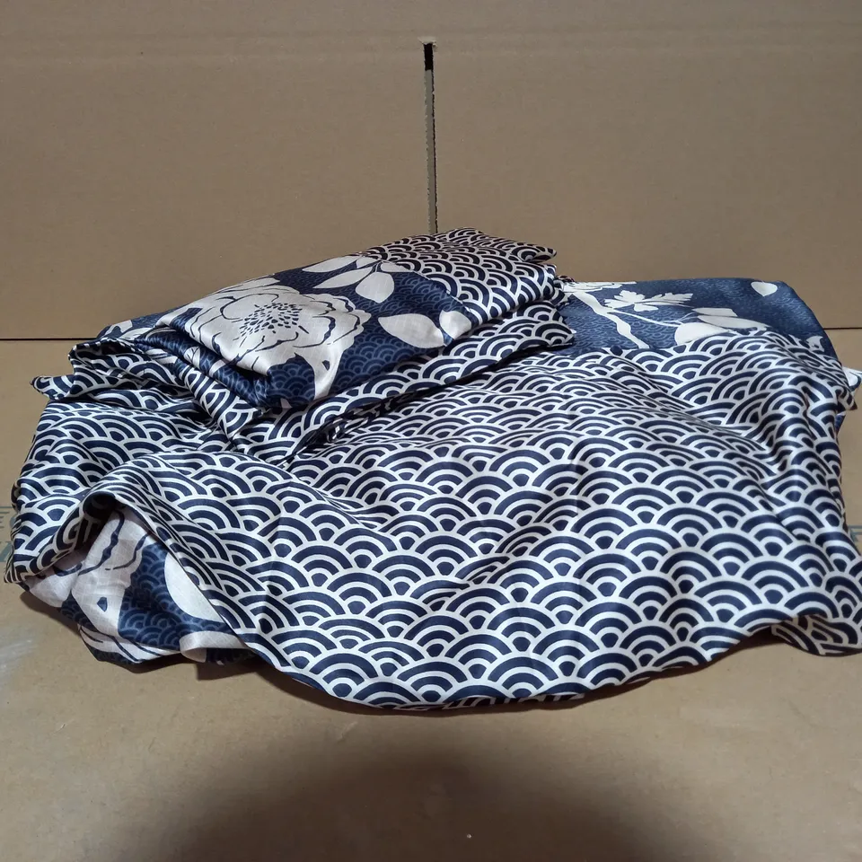 ROYAL ROSE GARDEN DUVET COVER SET - KING SIZE RRP £65