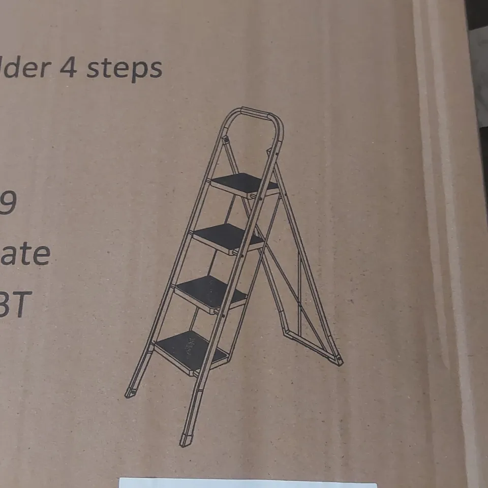 BOXED 4-STEPS STEP LADDER