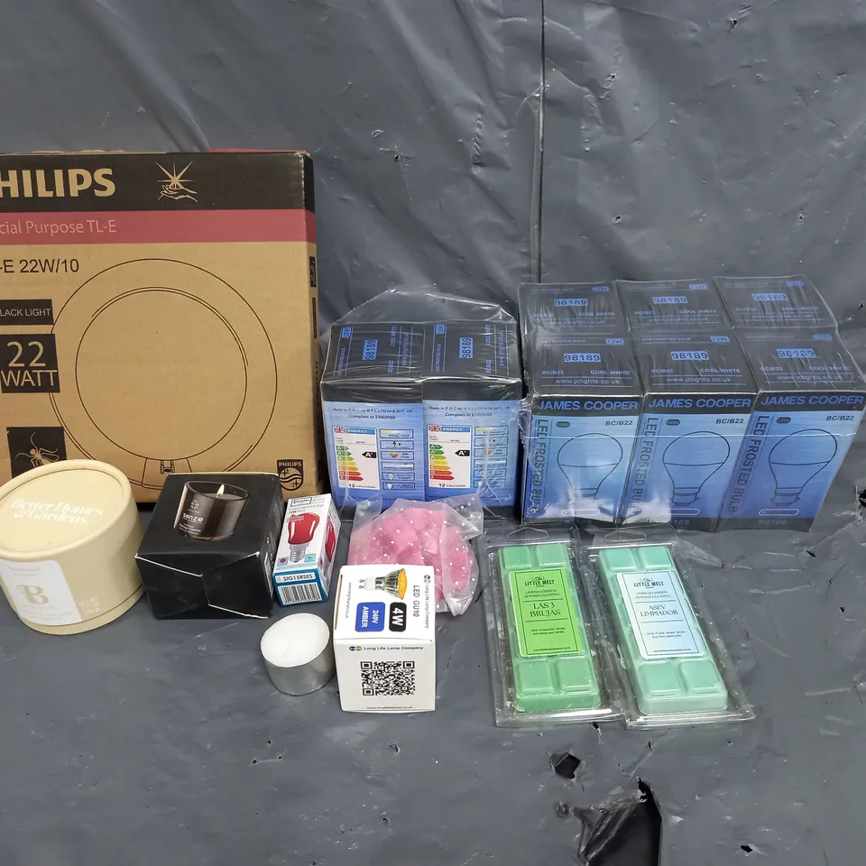 QUANTITY OF ASSORTED HOUSEHOLD ITEMS TO INCLUDE CANDLES, WAX MELTS AND LIGHT BULBS
