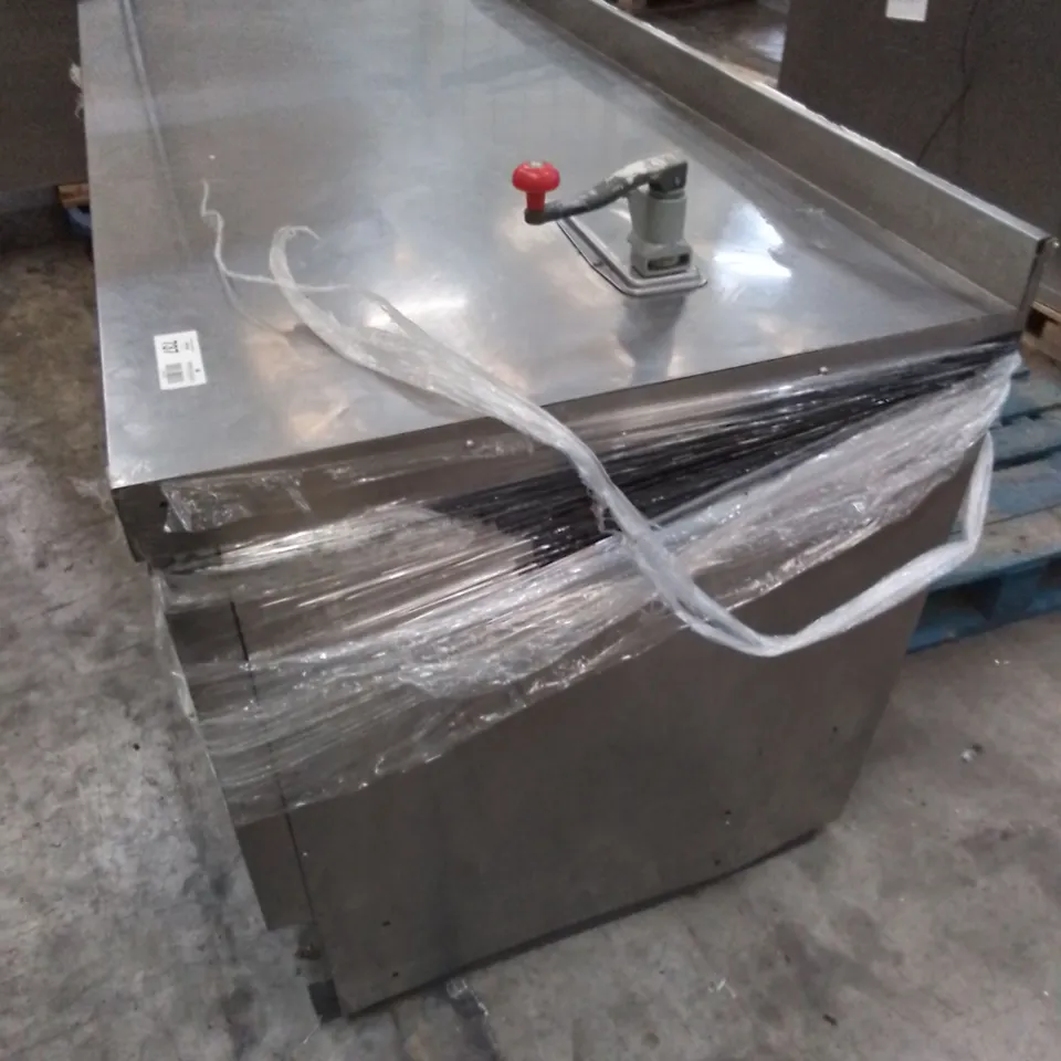COMMERCIAL STAINLESS REFRIGERATED FOOD PREP COUNTER 