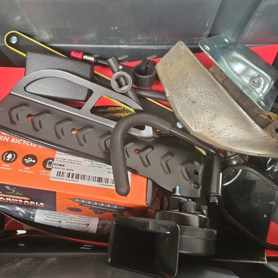 APPROXIMATELY 8 ASSORTED VEHICLE PARTS & ACCESSORIES TO INCLUDE JCB MPL MOLY GREASE, WING MIRROR, RECHARGEABLE HORN BICYCLE LIGHTS, ETC