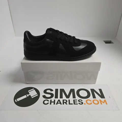 BOXED PAIR OF MAISON MARGIELA REPLICA SNEAKERS IN AN ALL-BLACK LEATHER COLORWAY - SIZE 43