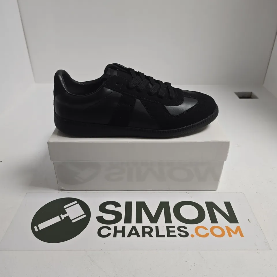 BOXED PAIR OF MAISON MARGIELA REPLICA SNEAKERS IN AN ALL-BLACK LEATHER COLORWAY - SIZE 43