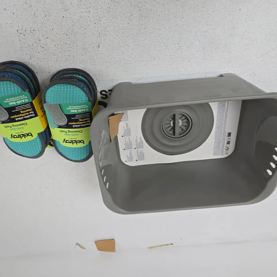 2X BELDRAY CLEANING PADS AND WASH BOWL