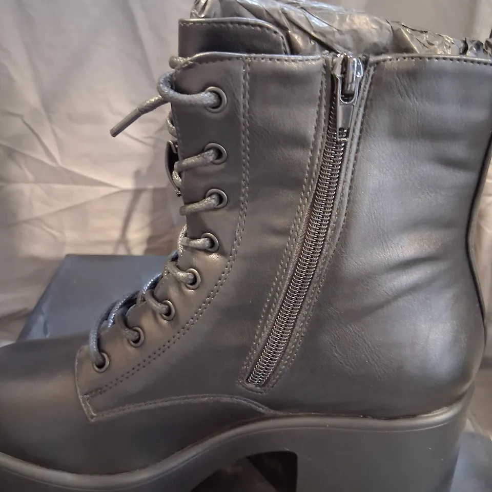 BRAND NEW BOXED KOI X THE TWILIGHT SAGA TEAM JACOB MILITARY BOOTS SIZE 6