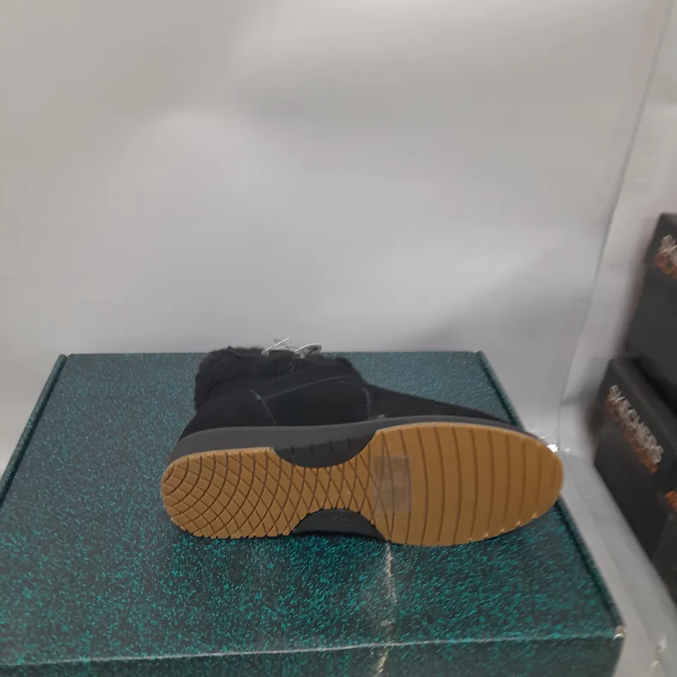 EMU MERAK SUEDE BOOTS - BLACK - SIZE 4