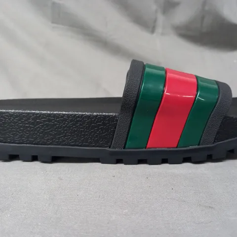 PAIR OF GUCCI SLIDERS IN BLACK/GREEN/RED EU SIZE 42