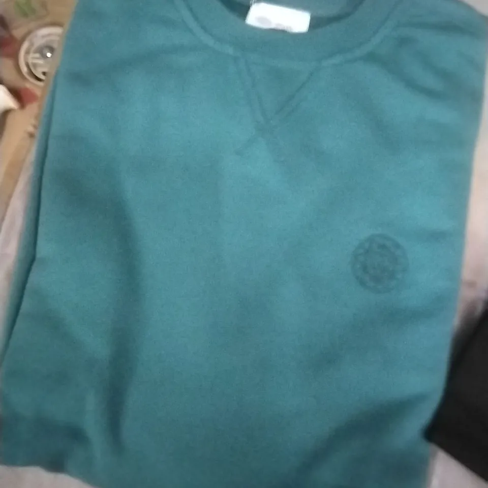 BOX OF MIXED ASSORTMENT OF BRAND NEW BRASS MONKEY CLOTHING ITEMS INCLUDING - SWEATS, TSHIRTS, HOODIES - MIXED SIZES - APPROXIMATELY X25 ITEMS