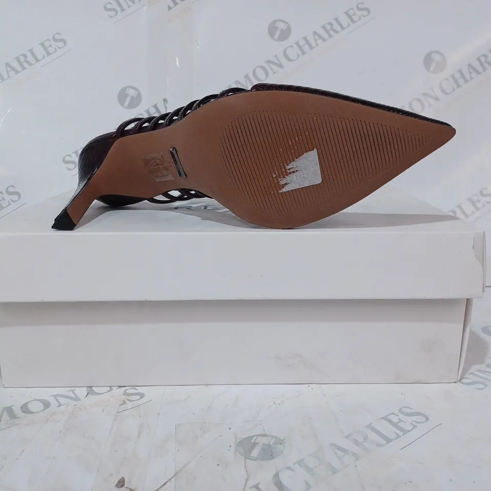 BOXED PAIR OF REISS DAPHNE SLINGBACK HEELS IN POMEGRANATE SIZE 6
