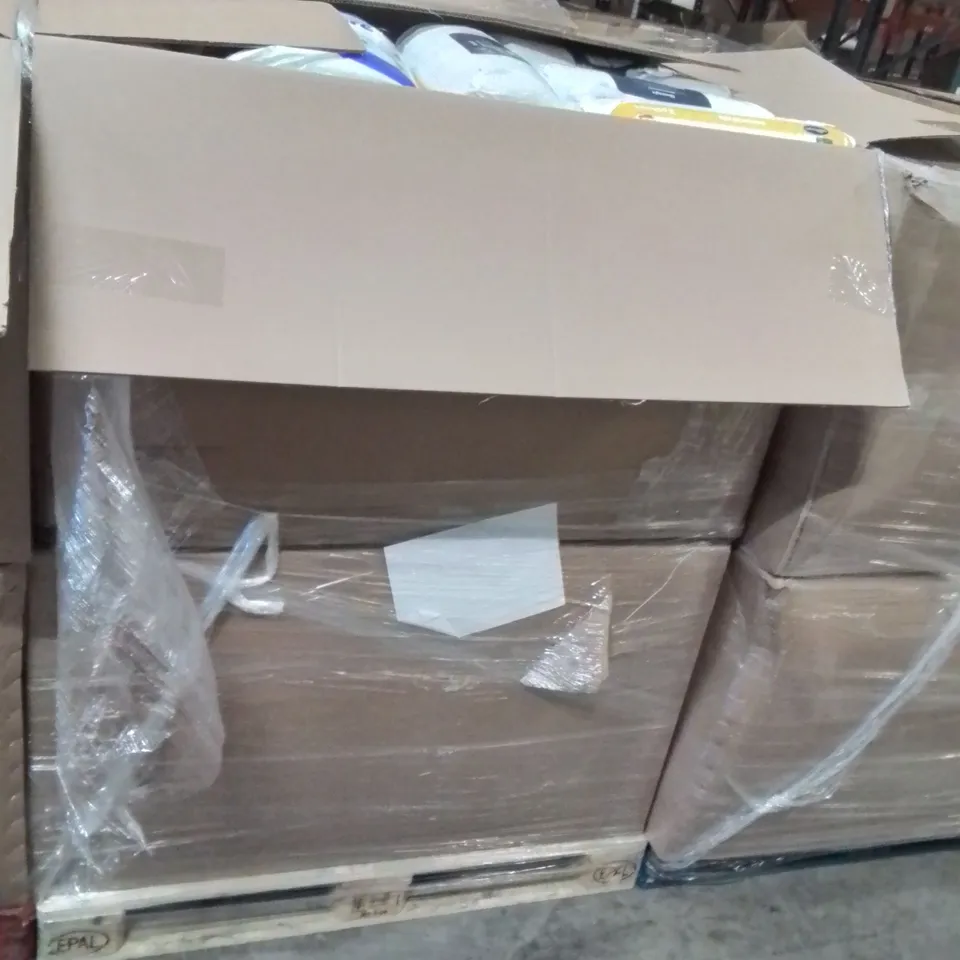 PALLET CONTAINING A LARGE QUANTITY OF BEDDING PRODUCTS TO INCLUDE:DUVETS,PILLOWS 