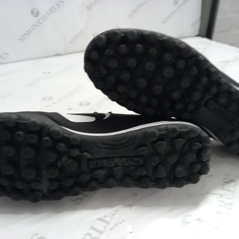 SONDICO BLACK SPORTS TRAINERS - UK 11