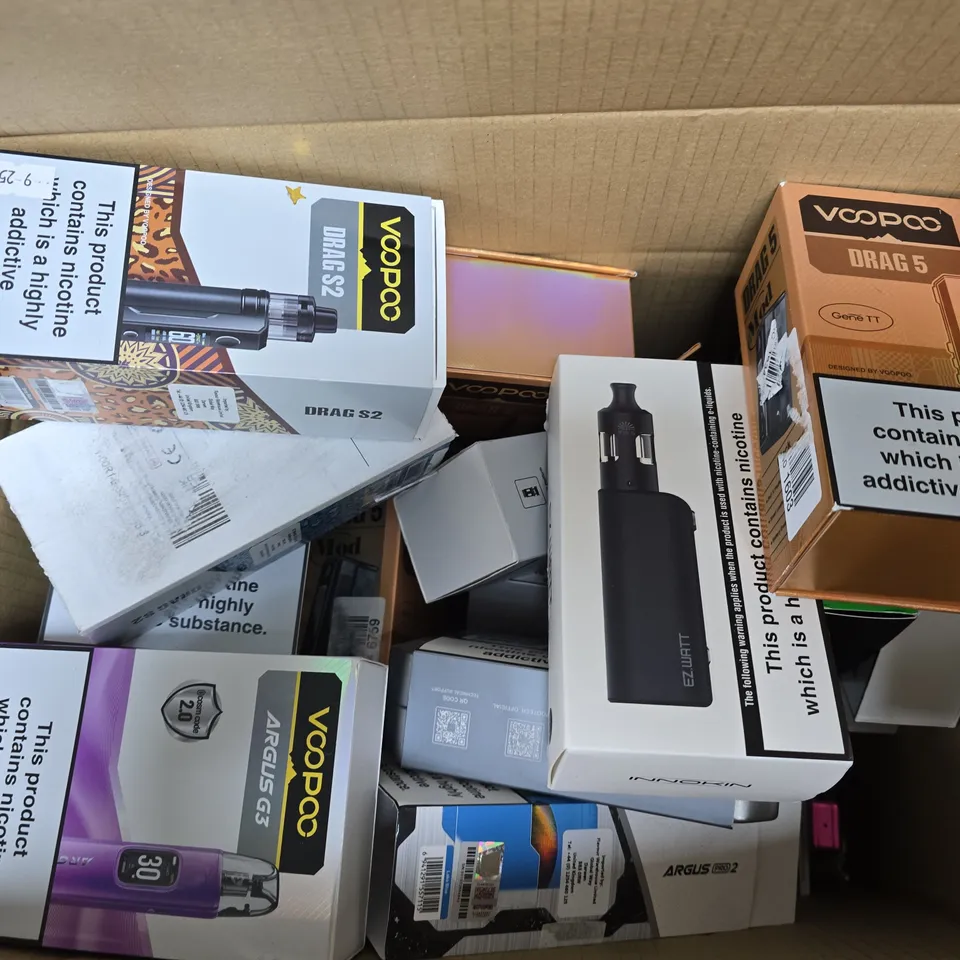 APPROXIMATELY 20 ASSORTED VAPE & E-CIGARETTE PRODUCTS TO INCLUDE BRANDS SUCH AS VOOPOO, VAPORESSO, INNOKIN, ETC