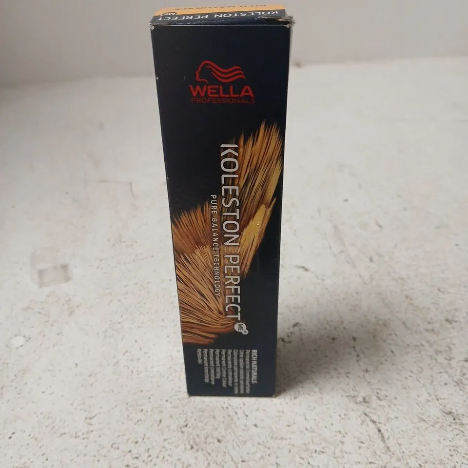 APPROXIMATELY 30 ASSORTED COSMETIC ITEMS INCLUDING TEA TREE FACIAL MASK AND PERMANT CREAM HAIR COLOUR 