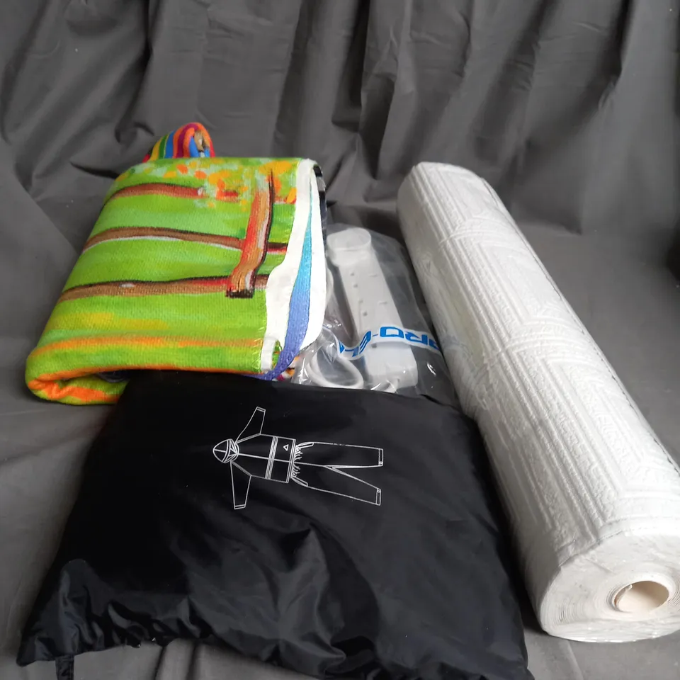 BOX OF APROXIMATELY 12 ASSORTED HOUSEHOLD ITEMS TO INCLUDE BLANKETS , WALLPAPER , EXTENSION PLUGS  