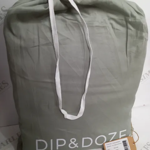 DIP AND DOZE BEDDING SUPERKING IN SAGE GREEN