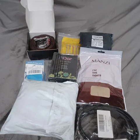 LARGE QUANTITY OF ASSORTED ITEMS TO INCLUDE BELTS, TIGHTS, JEWELLERY, ETC